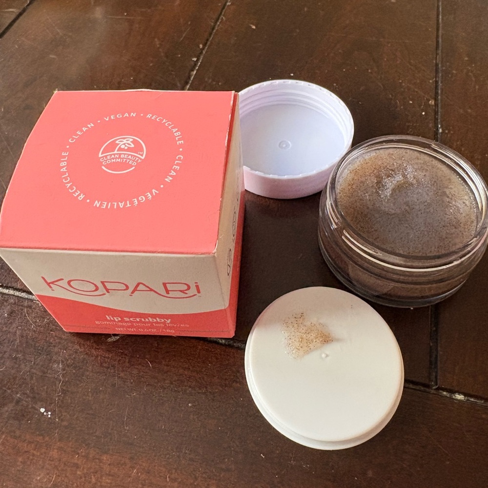 Kopari coconut lip scrubby BNIB - 2+BUNDLES=15% OFF